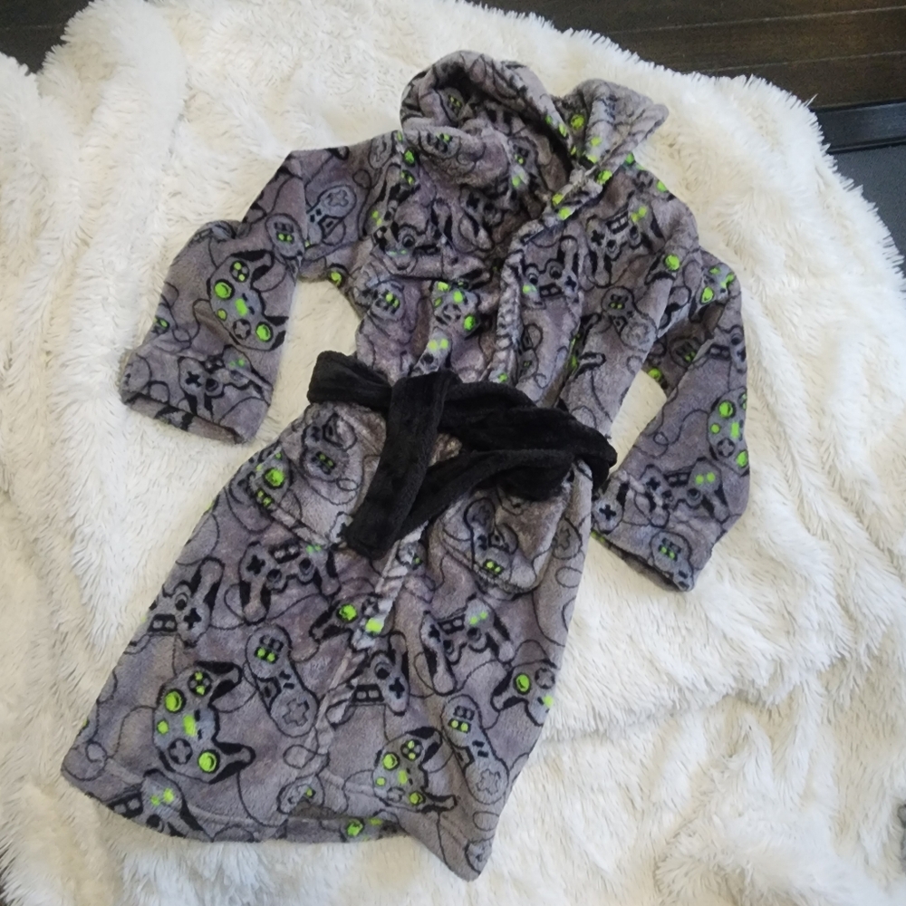 Cuddl Duds fluffy soft video games grey and black hooded robe boy's size small